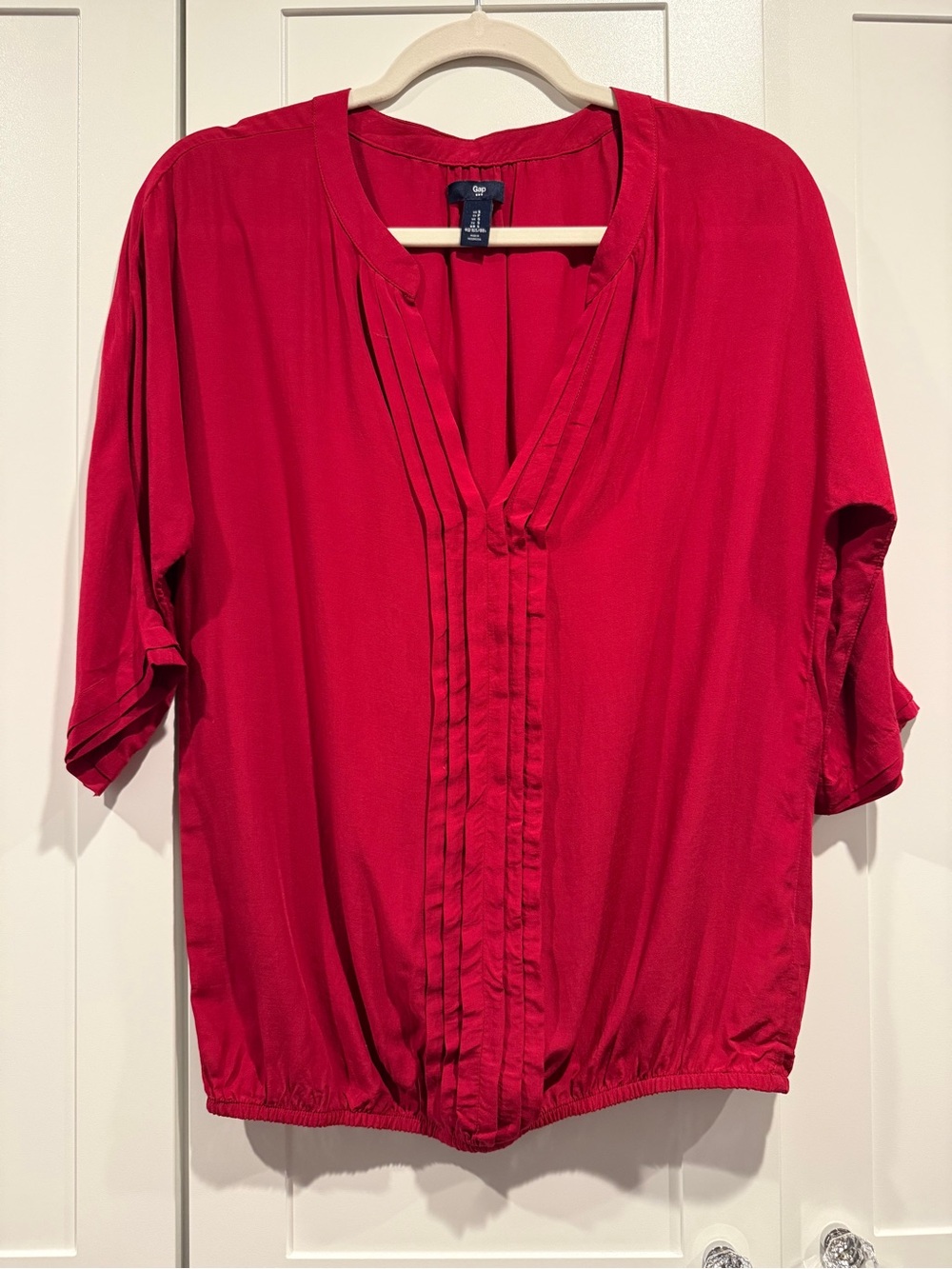 Gap Women's 3/4 sleeve Red V-Neck Pintuck Blouse